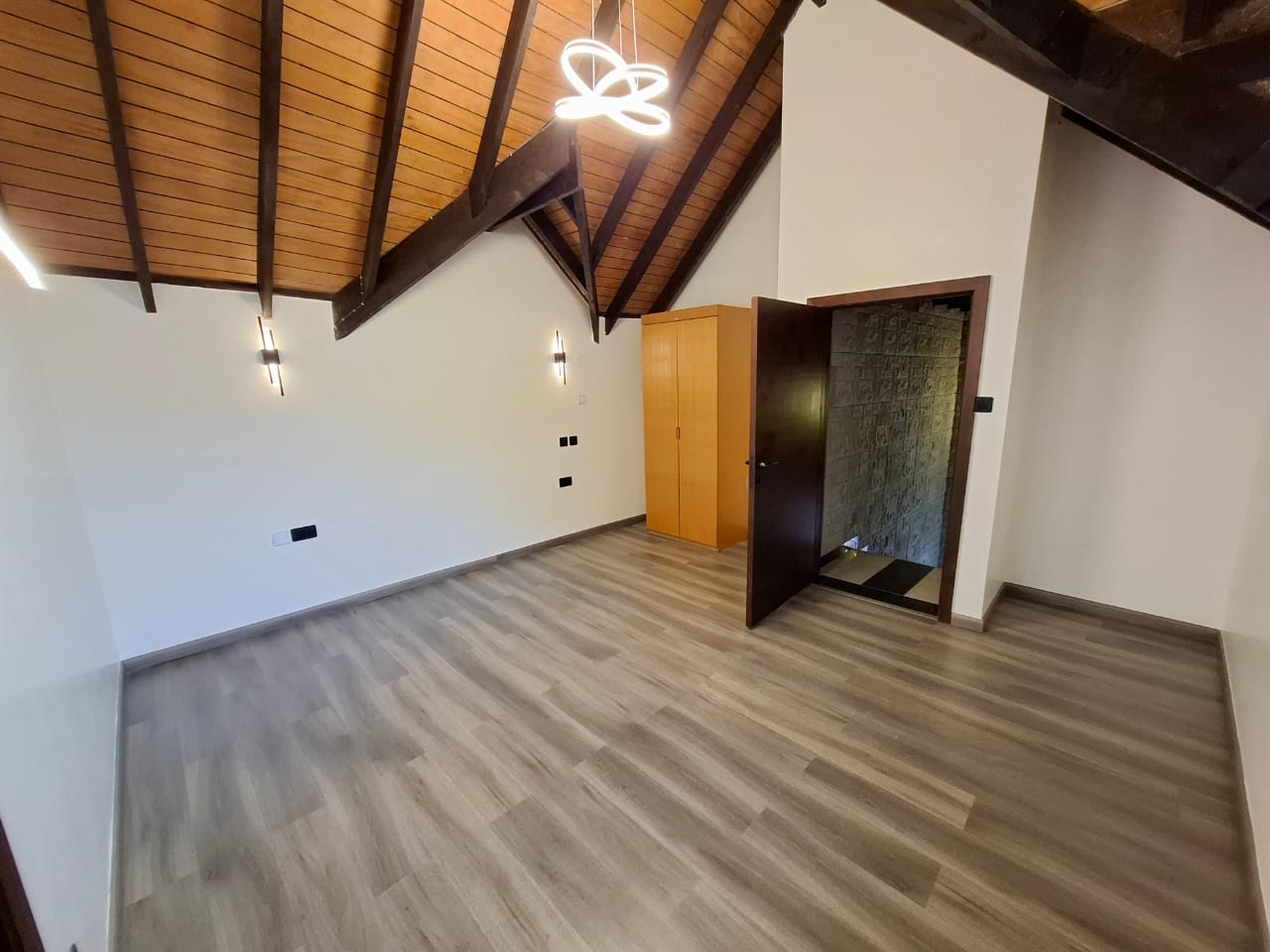 5 bedroom maisonette for rent in Lavington Image