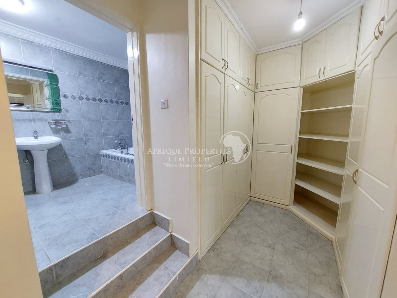 5 bedroom maisonette for rent in Runda Image