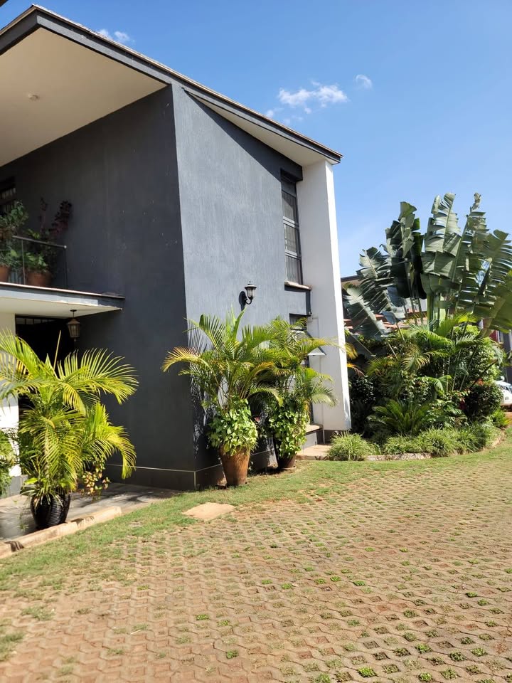 5 bedroom maisonette for sale in Garden Estate