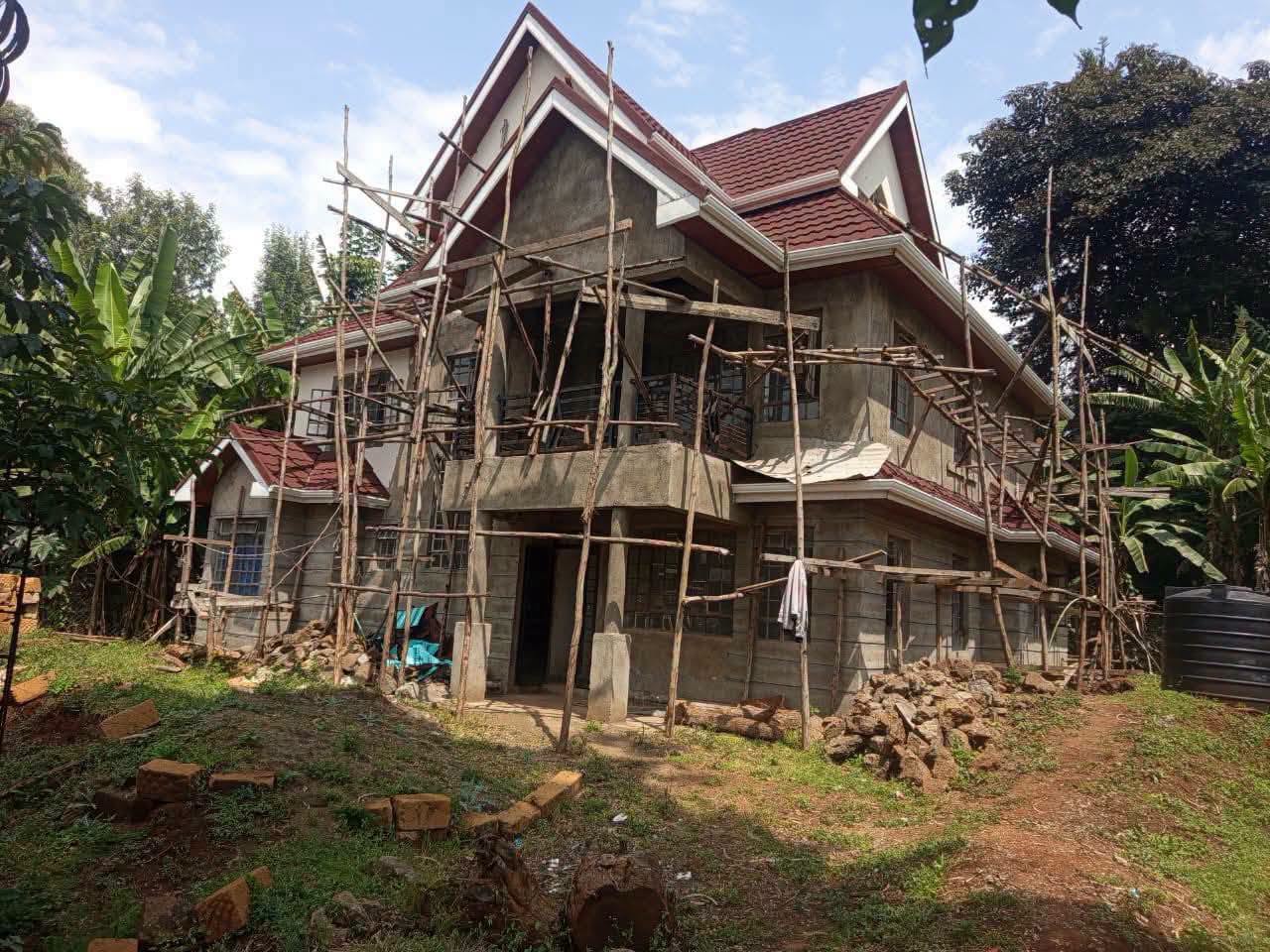 5 BEDROOM MAISONETTE FOR SALE IN KERARAPON