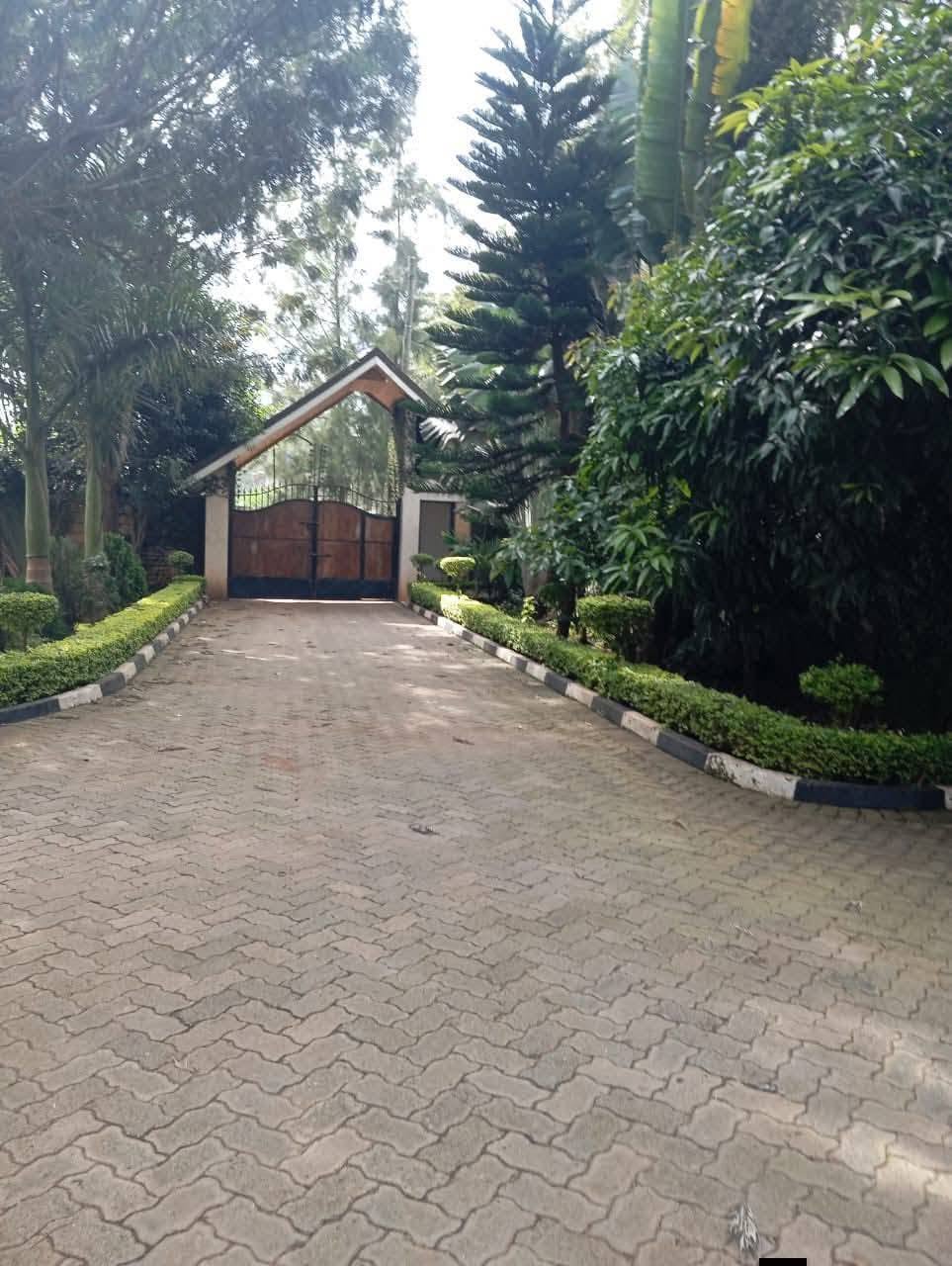 5 BEDROOM MAISONETTE FOR SALE IN KERARAPON DRIVE
