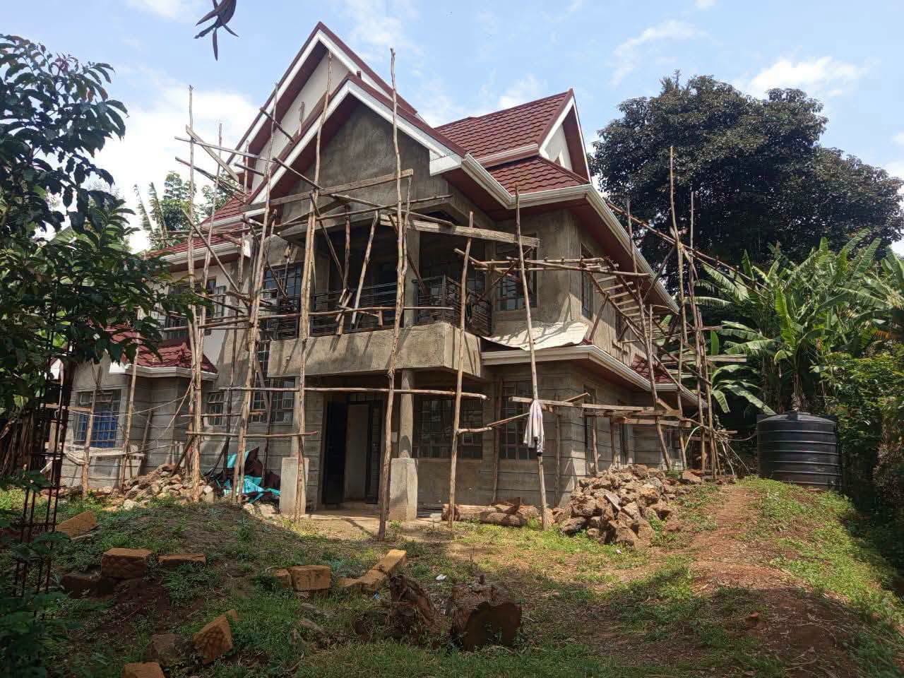 5 BEDROOM MAISONETTE FOR SALE IN KERARAPON Image