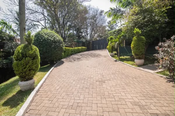 5 bedroom maisonette for sale in kyuna Image