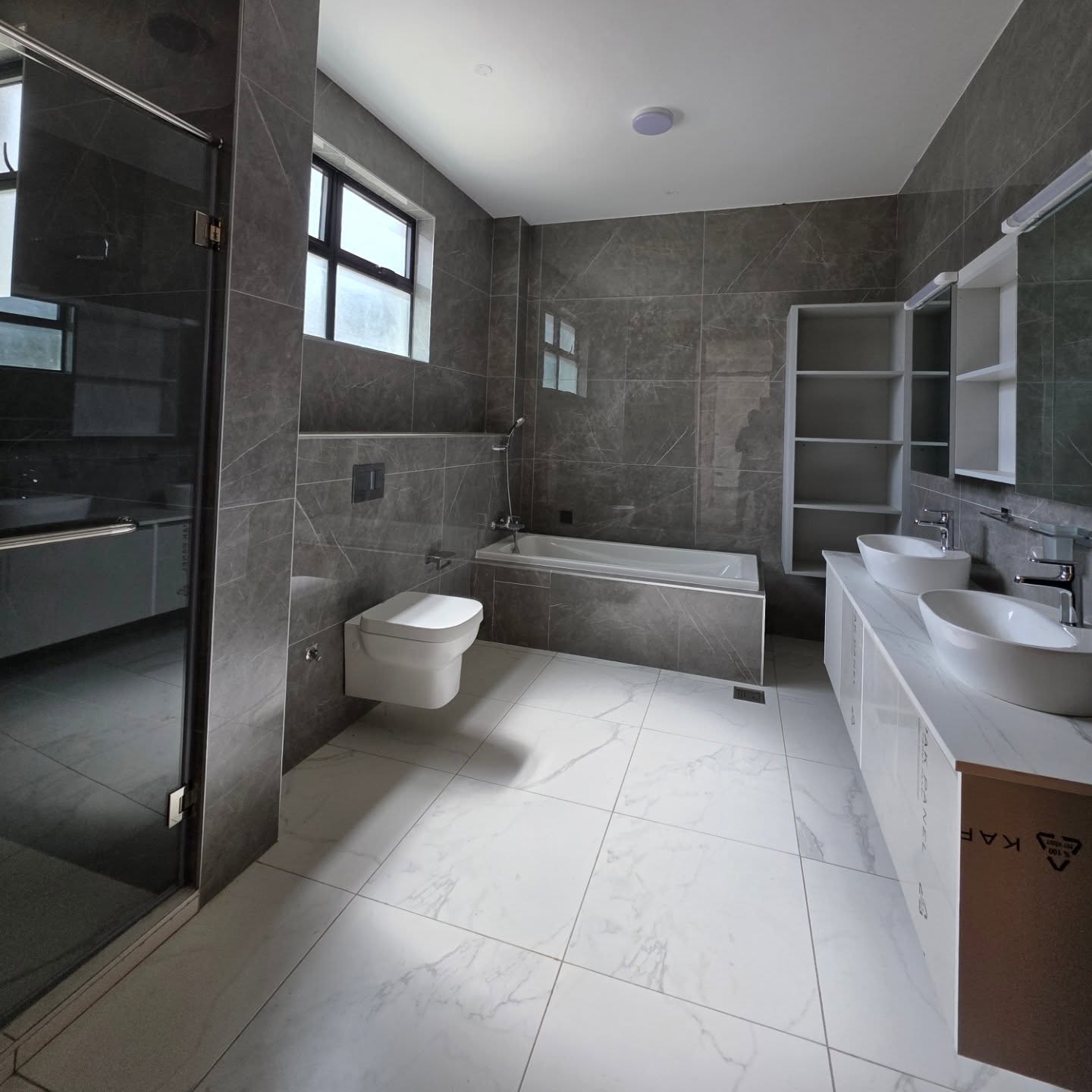 5 bedroom maisonette for sale in Lavington Image