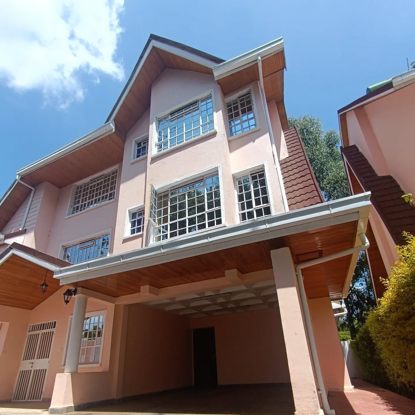 5 bedroom maisonette for sale in Lavington