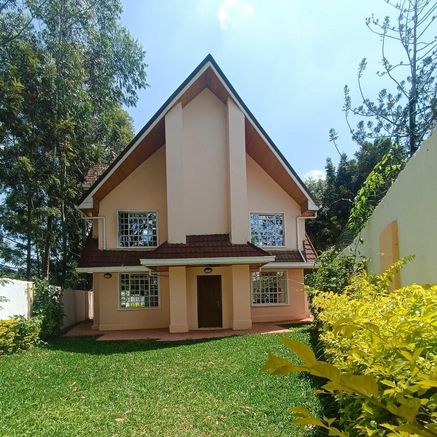 5 bedroom maisonette for sale in Lavington Image