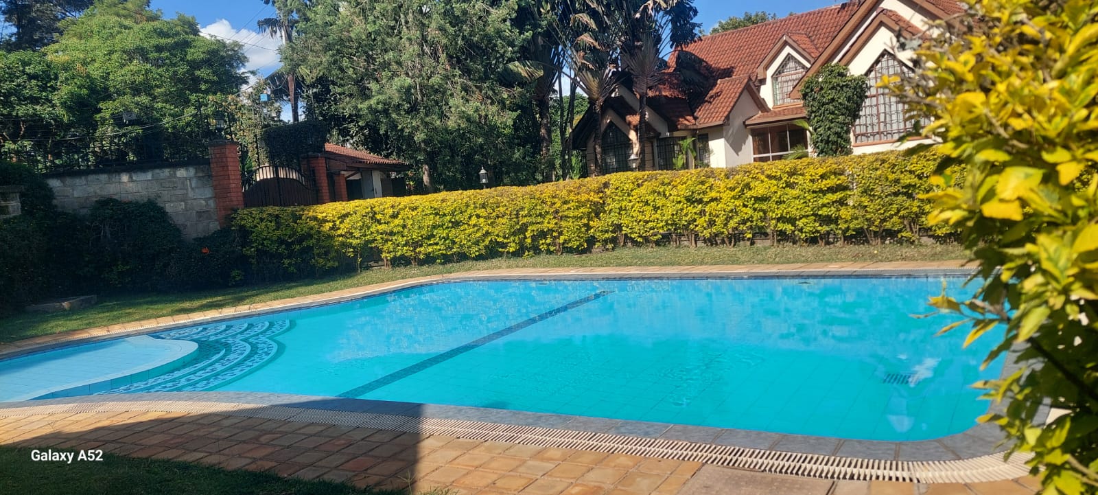 5 bedroom maisonette for sale in Lavington Image