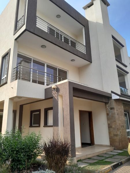 5 Bedroom Maisonette For Sale in Lavington