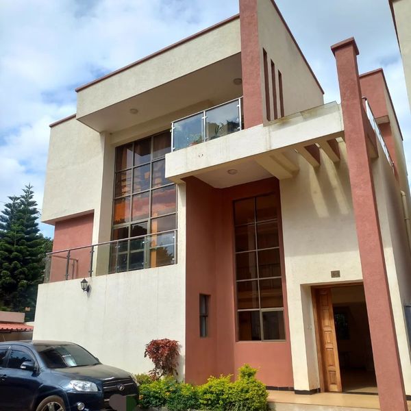 5 bedroom maisonette for sale in Lavington