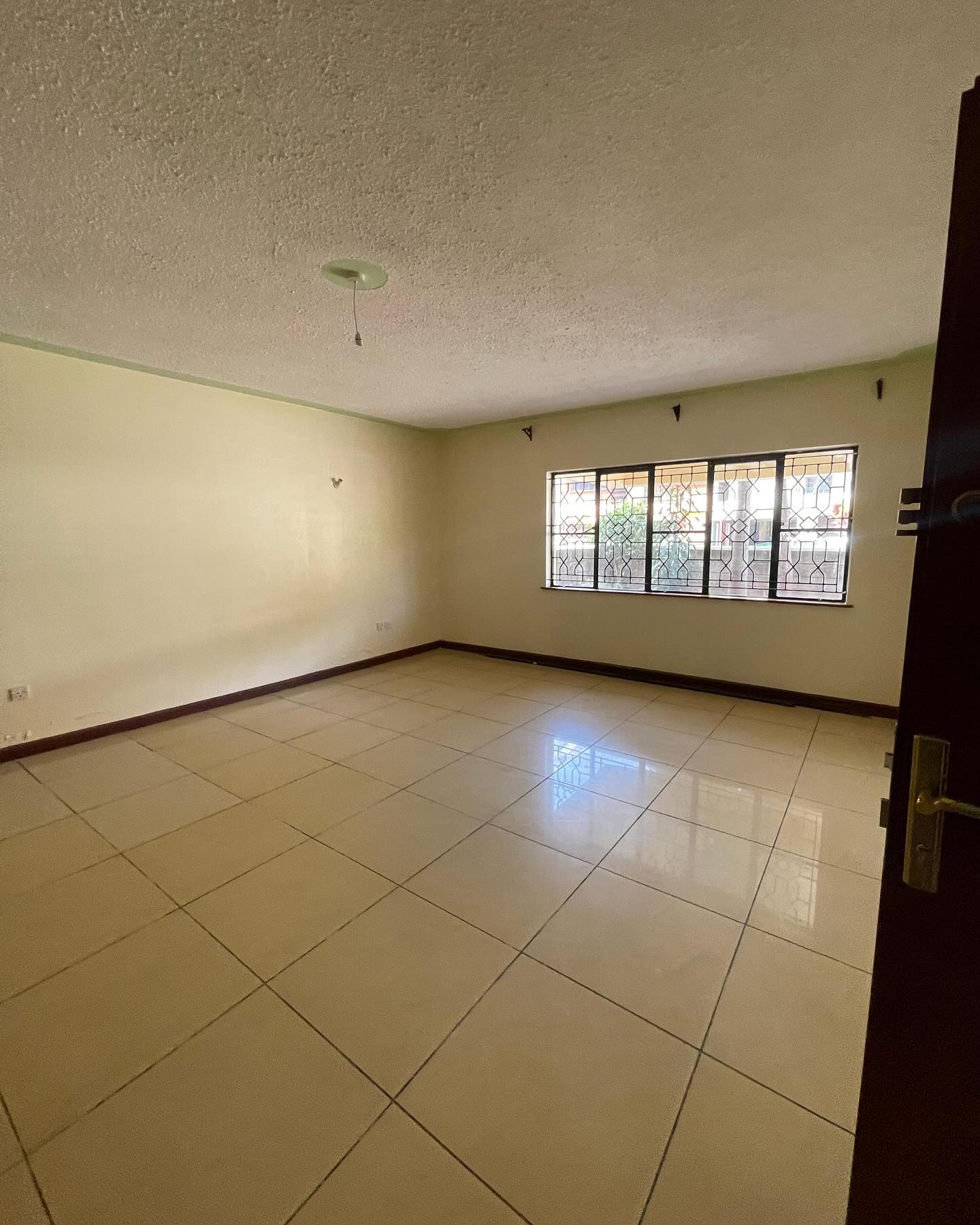 5 bedroom maisonette for sale in Lavington Image