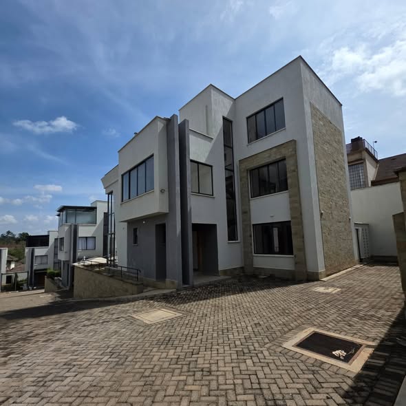 5 bedroom maisonette for sale in Lavington