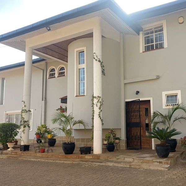 5 Bedroom Maisonette For Sale in Red Hill