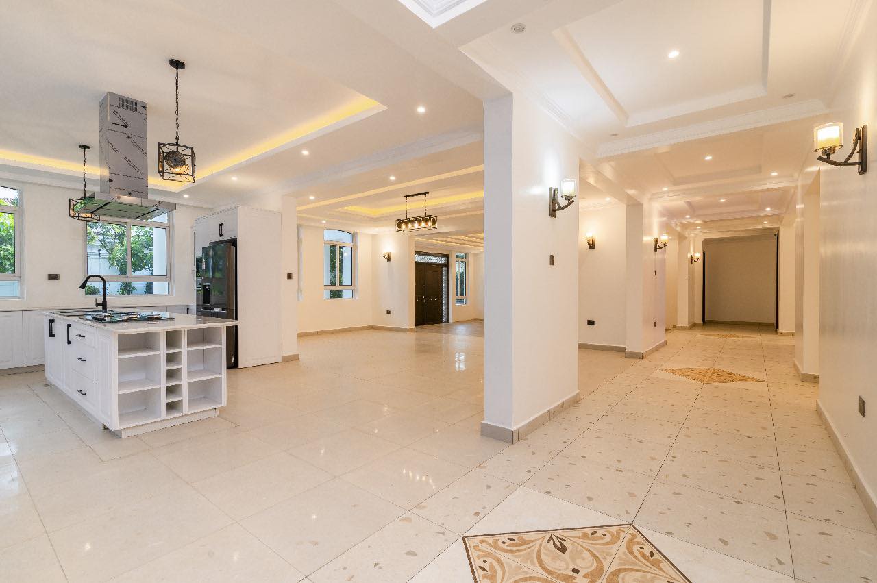 5 bedroom maisonette for sale in Runda Image
