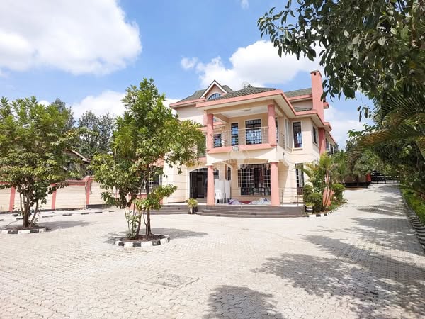 5 bedroom maisonette for sale in Thome