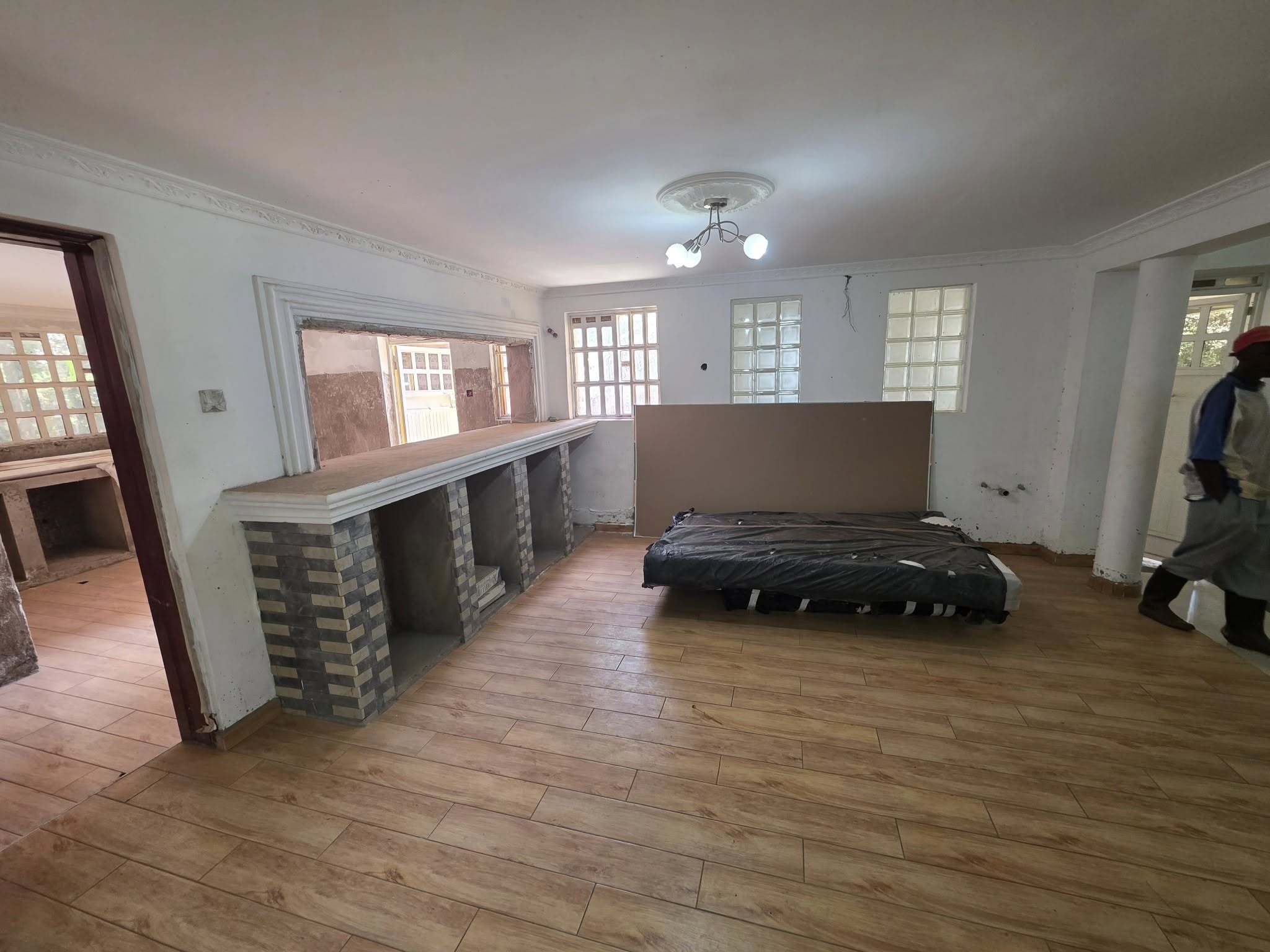 5 bedroom maisonette for sale in Thome Image