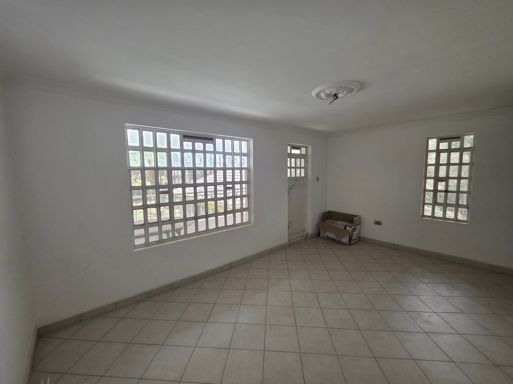 5 bedroom maisonette for sale in Thome Image