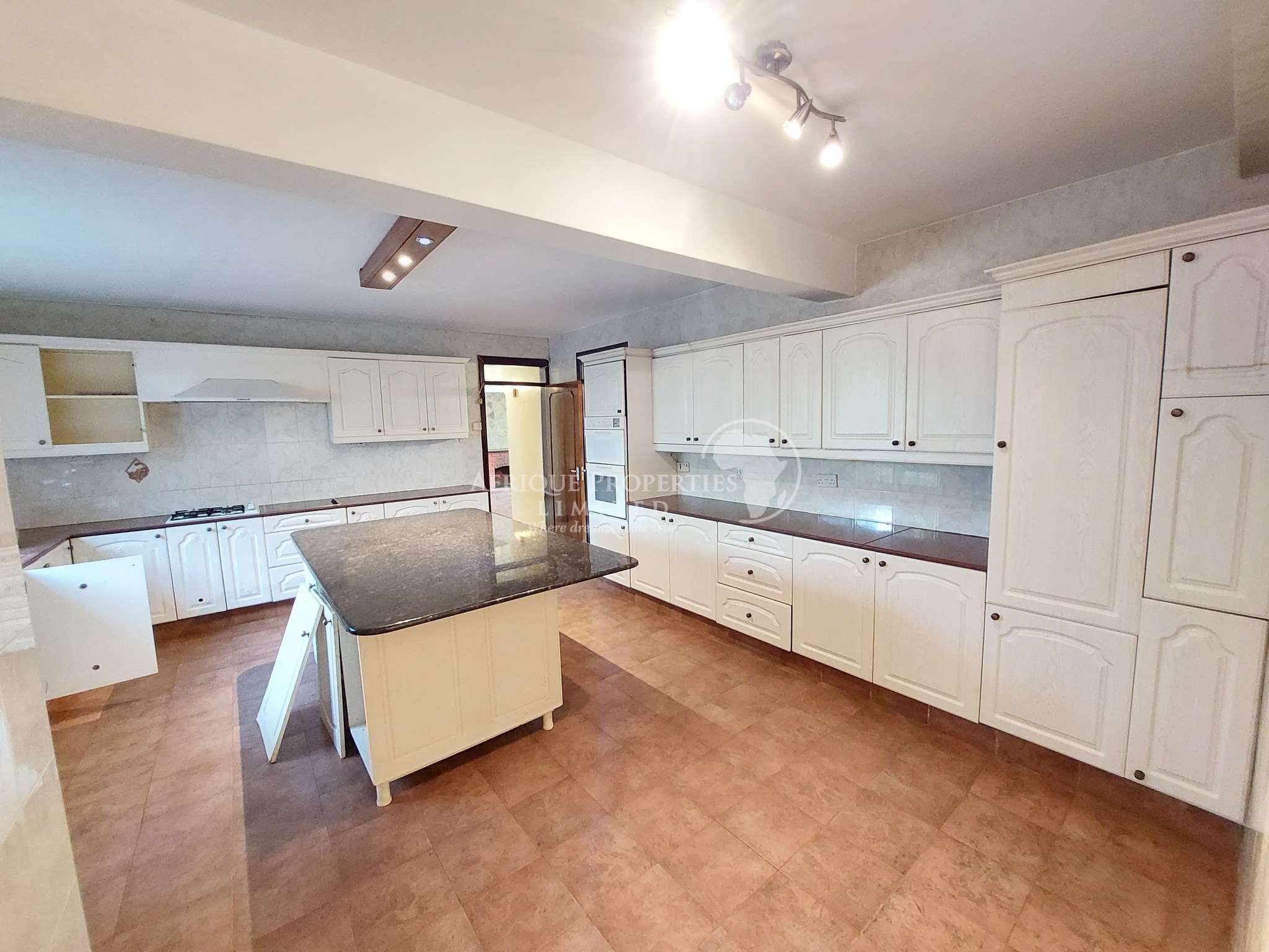 5 bedroom maisonette for sale or rent in Runda Image