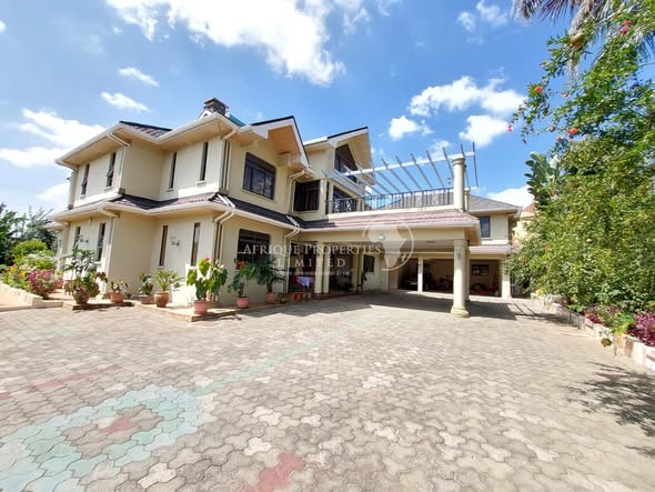 5 bedroom maisonette plus 2 bedroom guest house for sale in muthaiga north