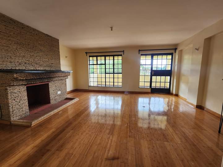 5 bedroom maisonette plus 2 dsq to let in Lavington