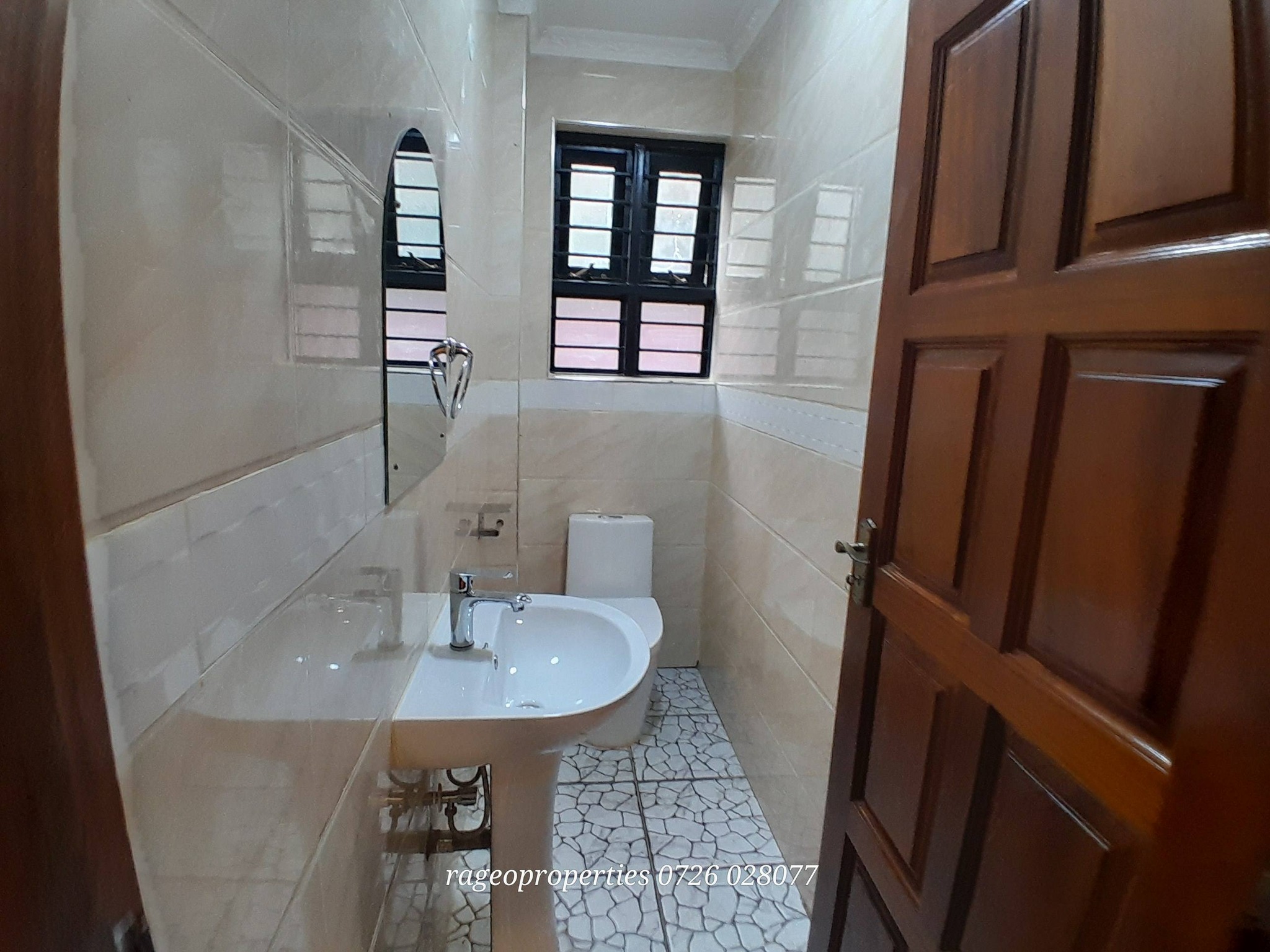 5 bedroom maisonette plus 2 sqs to let in Karen Image