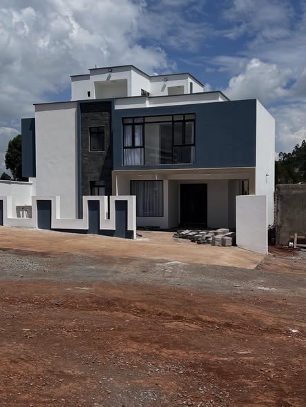 5-bedroom maisonette plus DSQ and office room for sale in Kikuyu, Kamangu