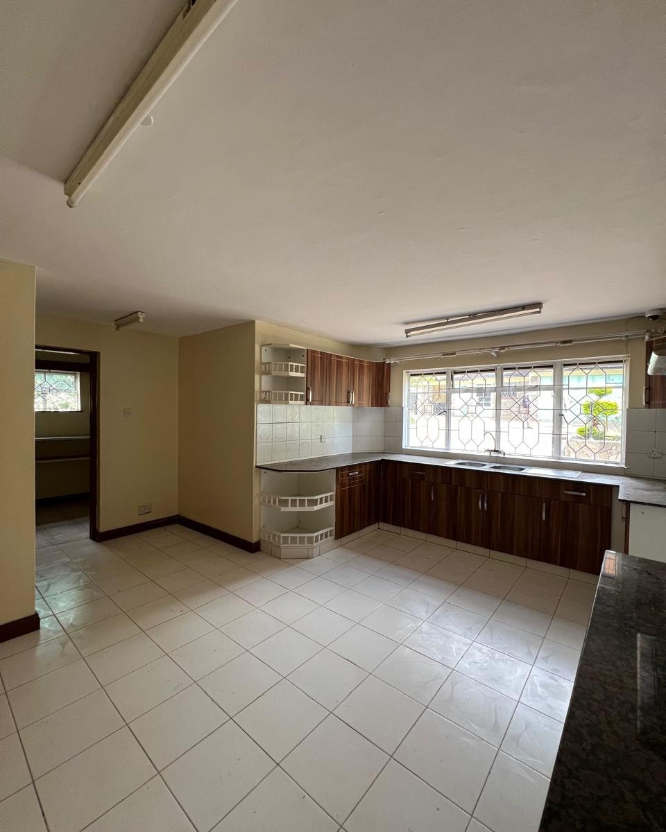 5 bedroom maisonette plus dsq for rent in Lavington Image