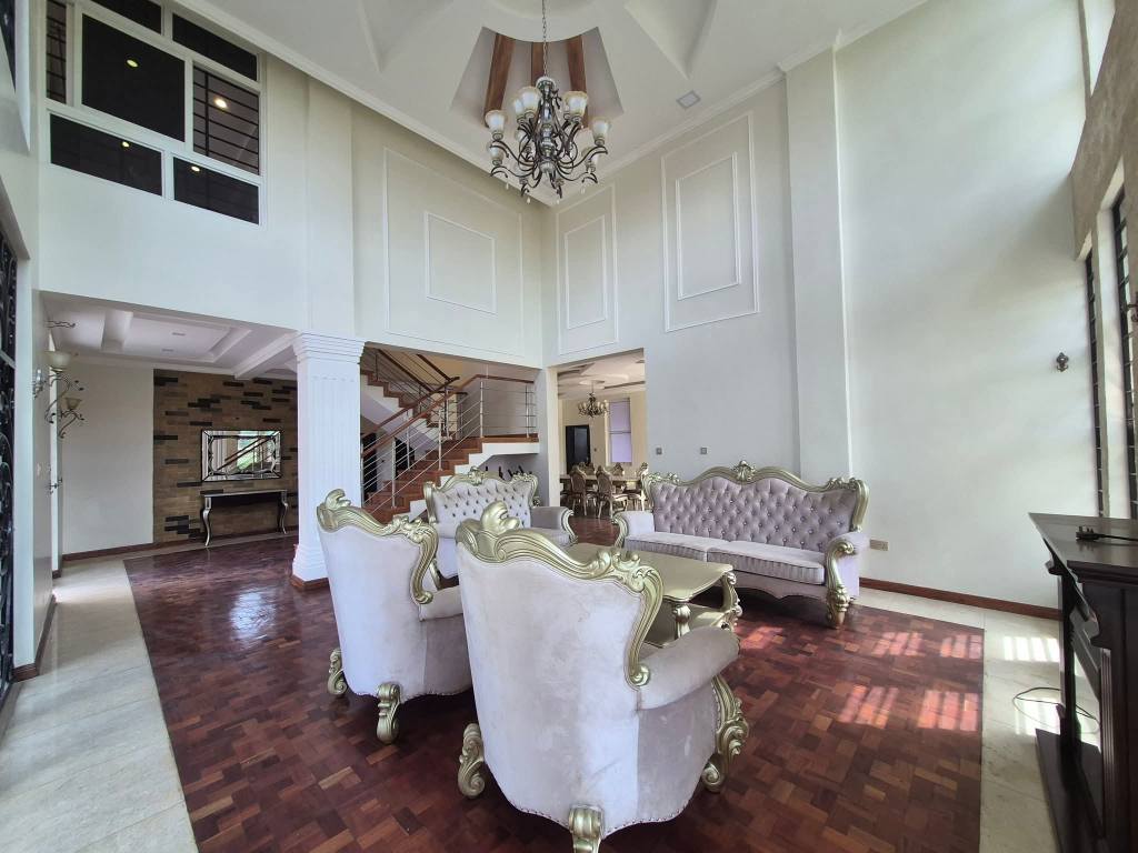 5 Bedroom Maisonette plus Dsq For Rent in Ridgeways Image