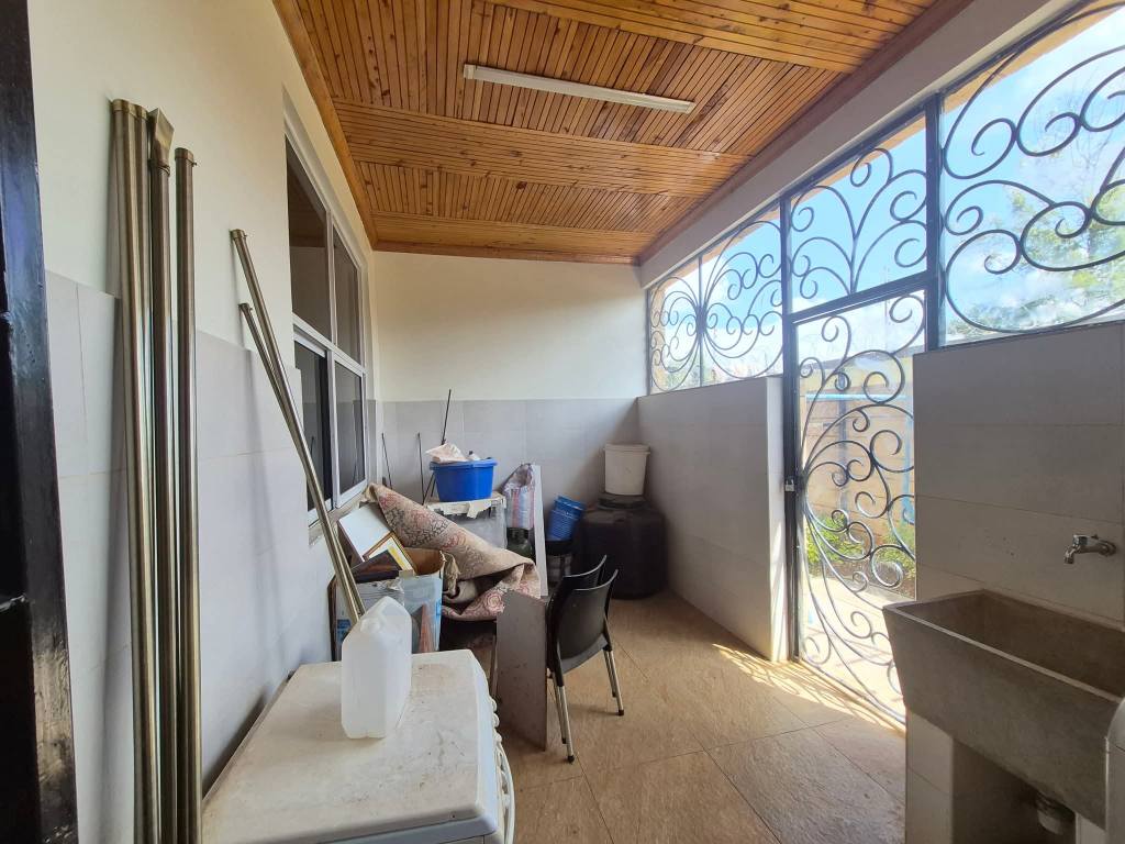 5 Bedroom Maisonette plus Dsq For Rent in Ridgeways Image