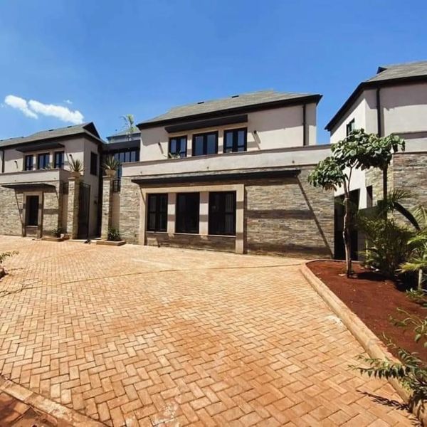 5 Bedroom Maisonette Plus DSQ For Sale in Runda