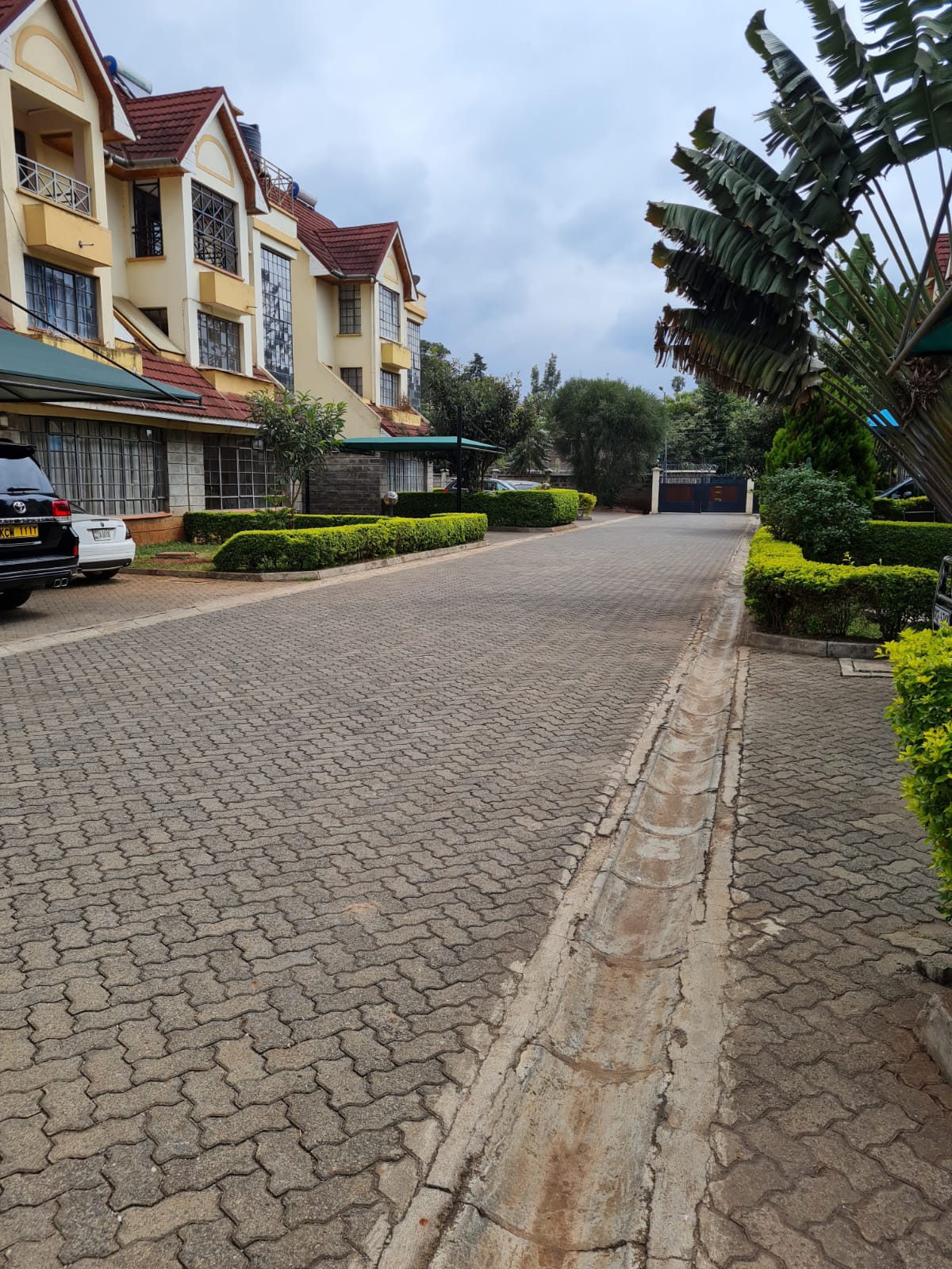 5 bedroom maisonette plus dsq to let in Lavington