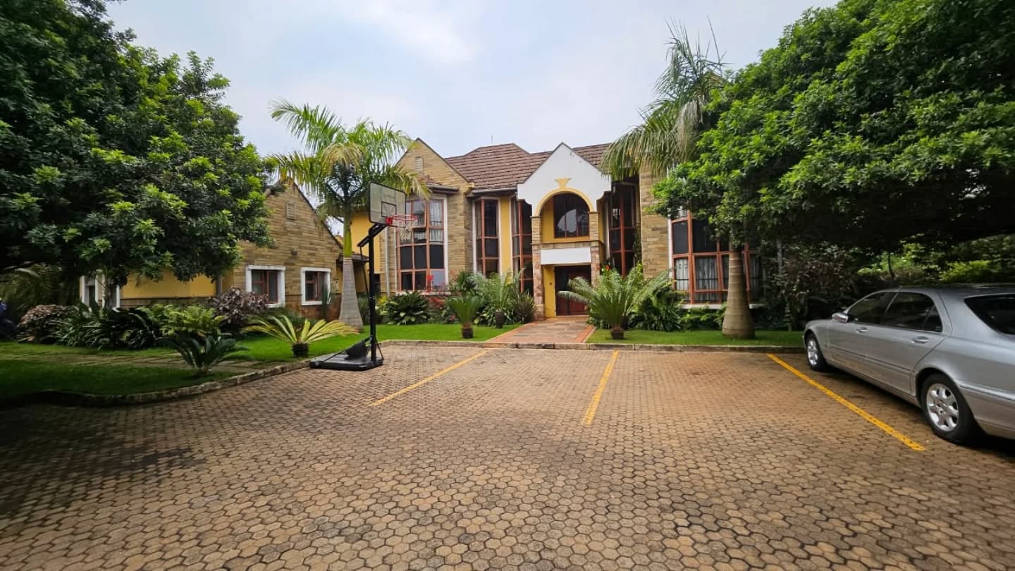 5 bedroom maisonette plus SQ for sale in Old Runda