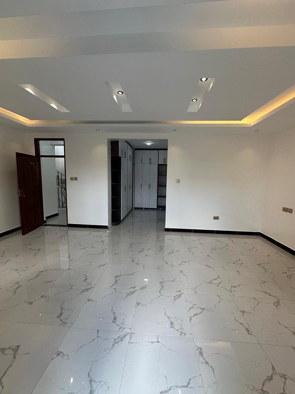 5-Bedroom Maisonette Plus Study House for Sale in Utawala Image