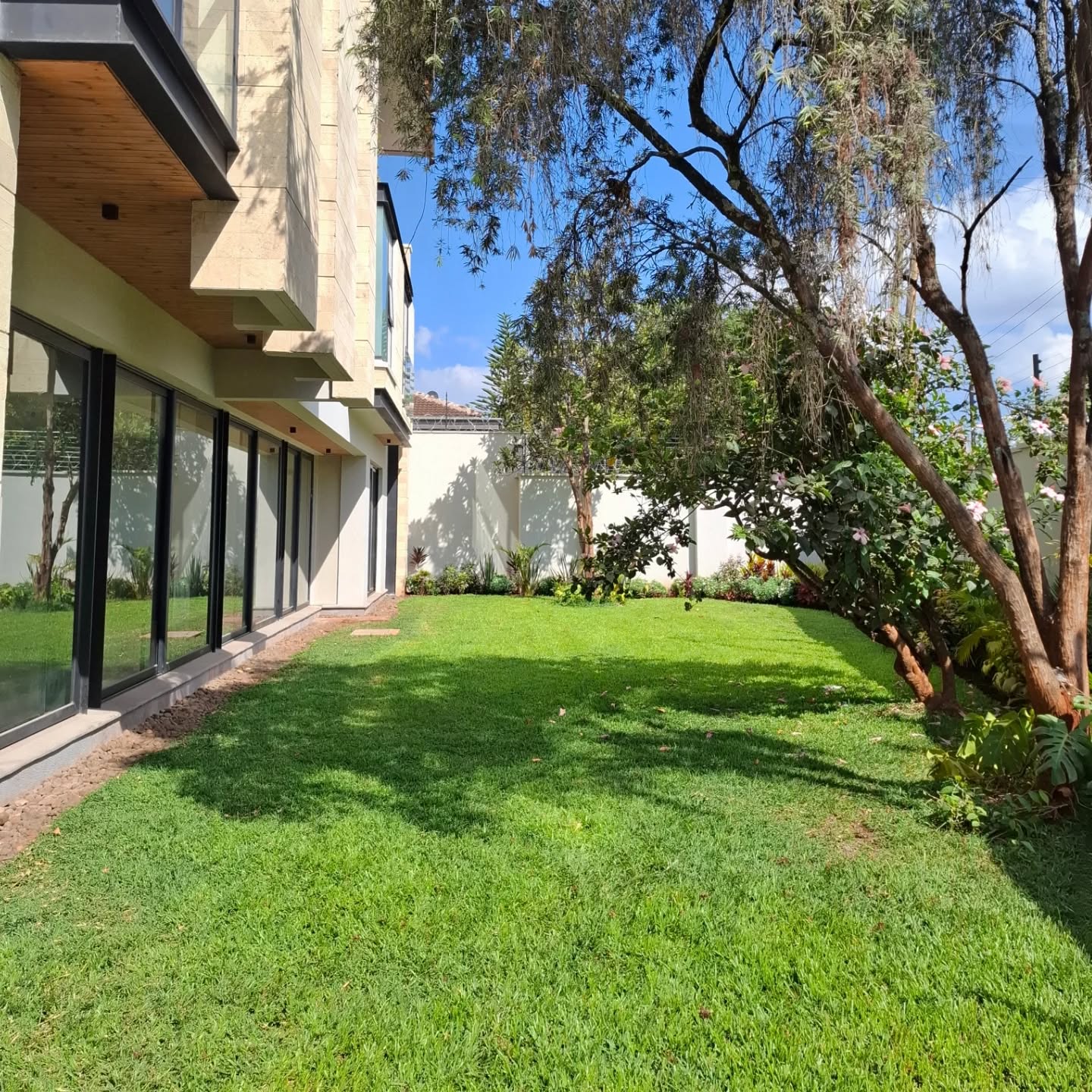 5 bedroom Maisonette +sq(All ensuite) For Sale in Westlands,Brookside Image