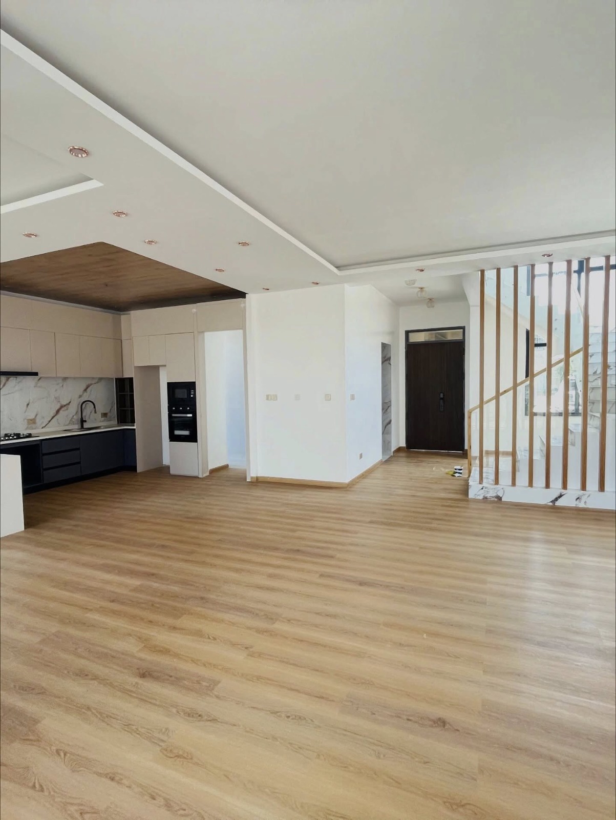 5 bedroom maisonette to let in Lavington Image