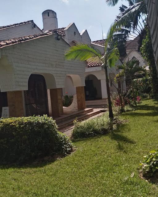 5-Bedroom maisonette To Let โ Ridgeways