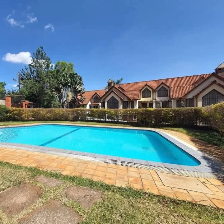 5 Bedroom Maisonnette For Rent in Lavington