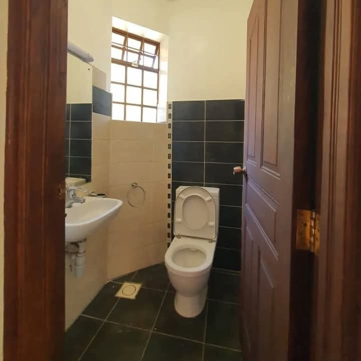 5 Bedroom Maisonnette For Rent in Lavington Image