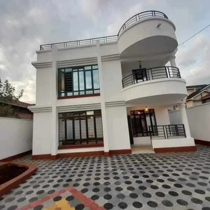 5 Bedroom Maisonnette For Sale in Ruiru, Membley. Image