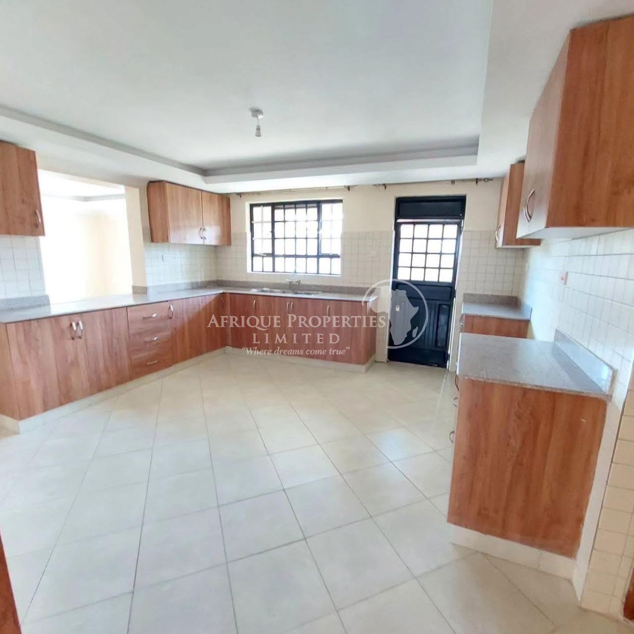 5 bedroom modern maisonette for rent in garden estate Image