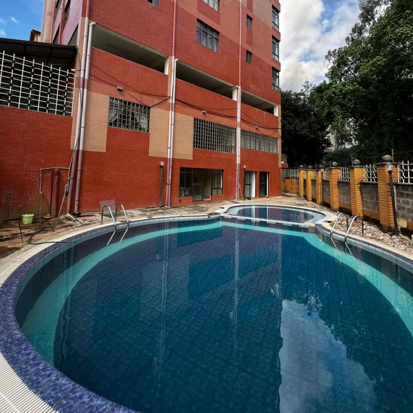 5 Bedroom Penthouse Plus DSQ To Let in Riverside Image