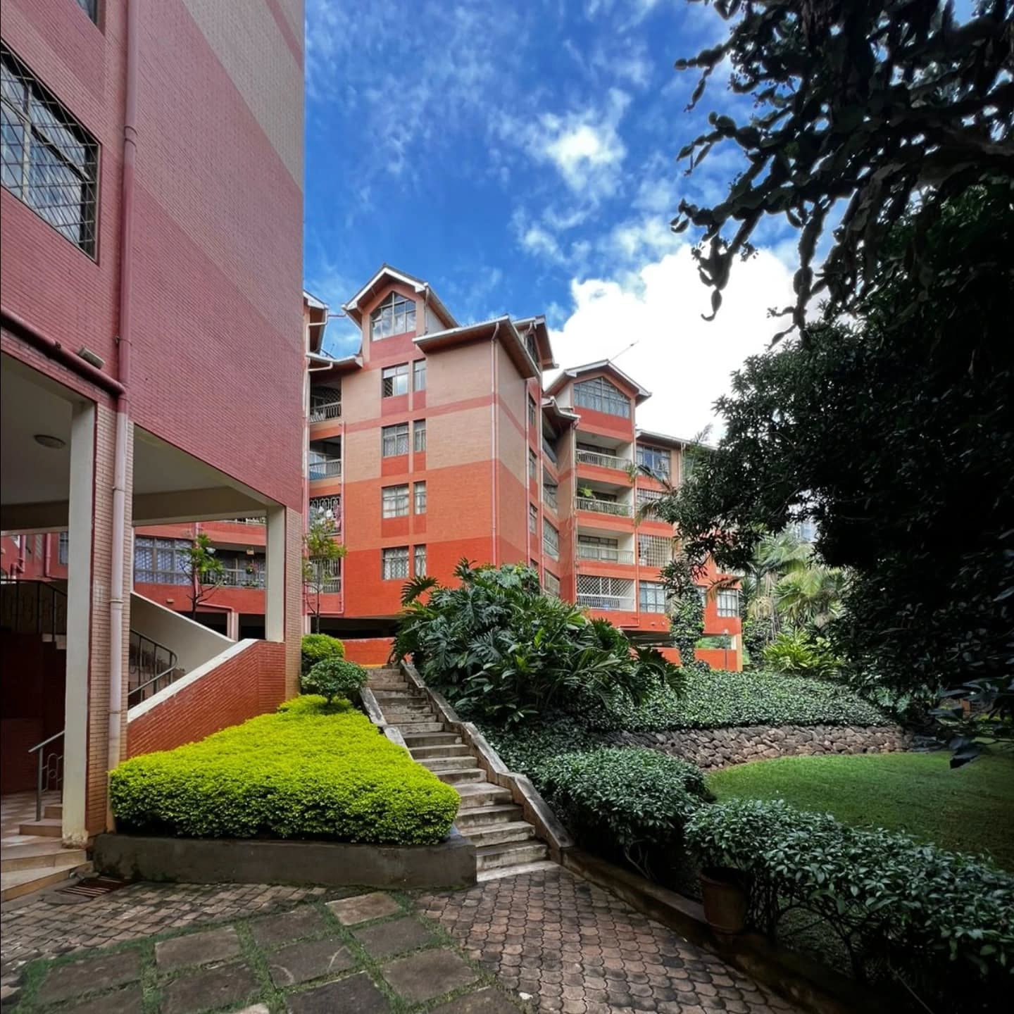 5 Bedroom Penthouse Plus DSQ To Let in Riverside