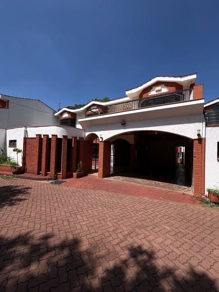 5 bedroom plus 1bedroom geust wing to let in Lavington