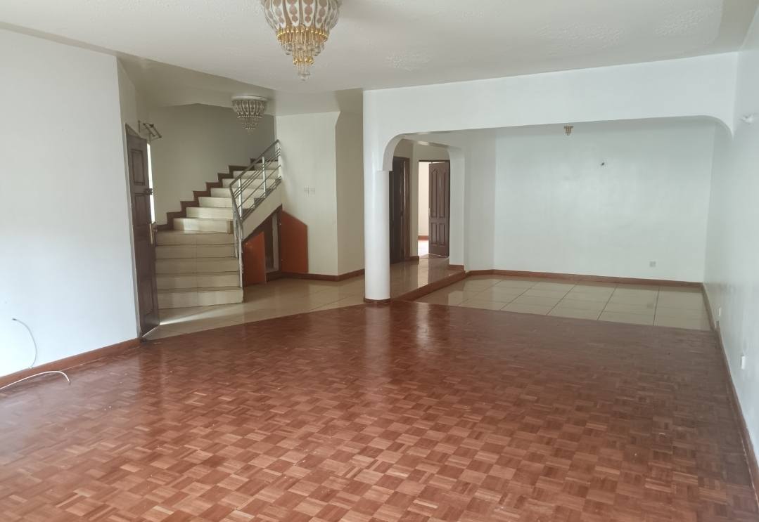 5 Bedroom plus DSQ Maisonette For Sale in Lavington Image