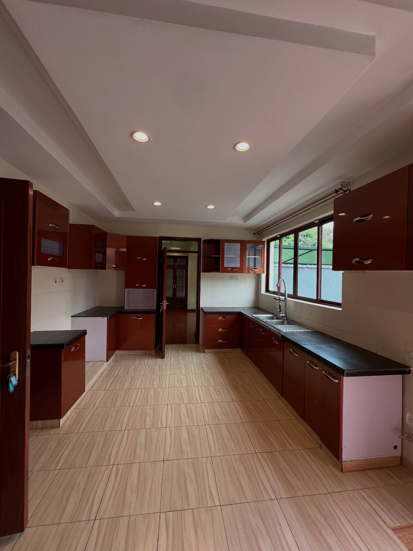5 bedroom plus Dsq townhouse to let in Karen Image