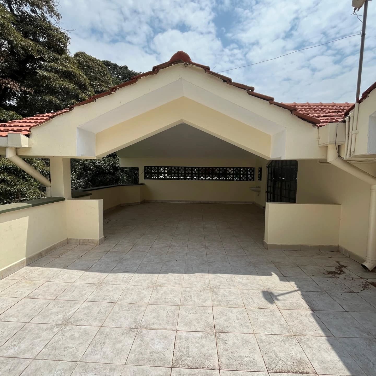 5-Bedroom Townhouse + DSQ for Rent in Spring Valley