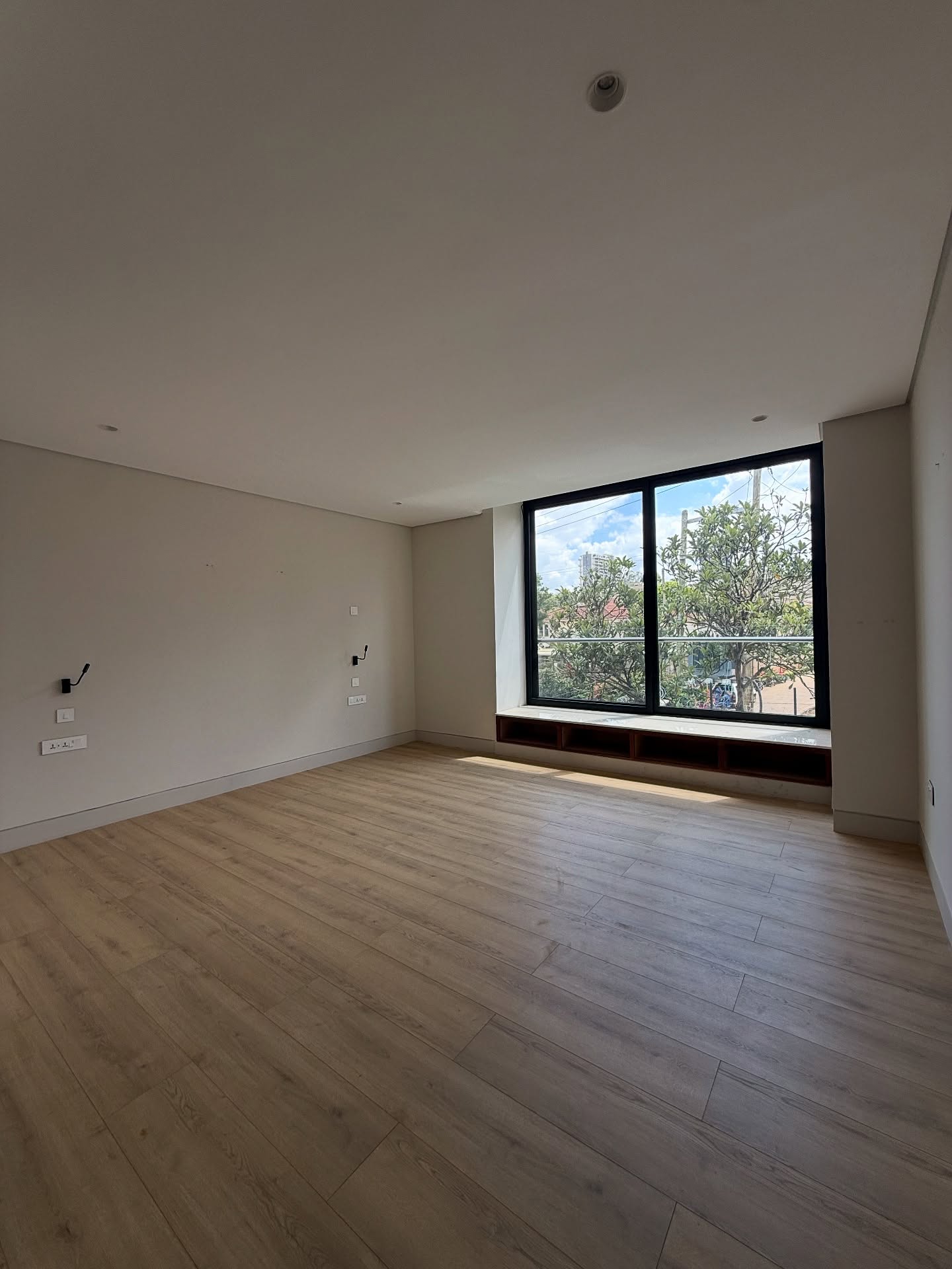 5-Bedroom Townhouse + DSQ for Sale in Kyuna Image