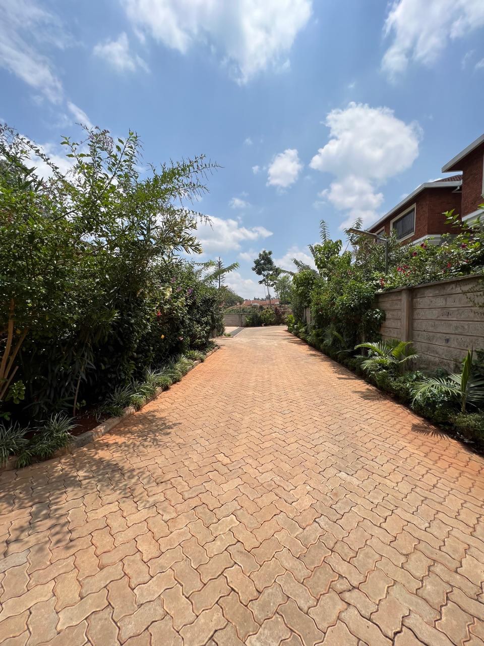 5 Bedroom Townhouse + DSQ For Sale in Spring Valley Image