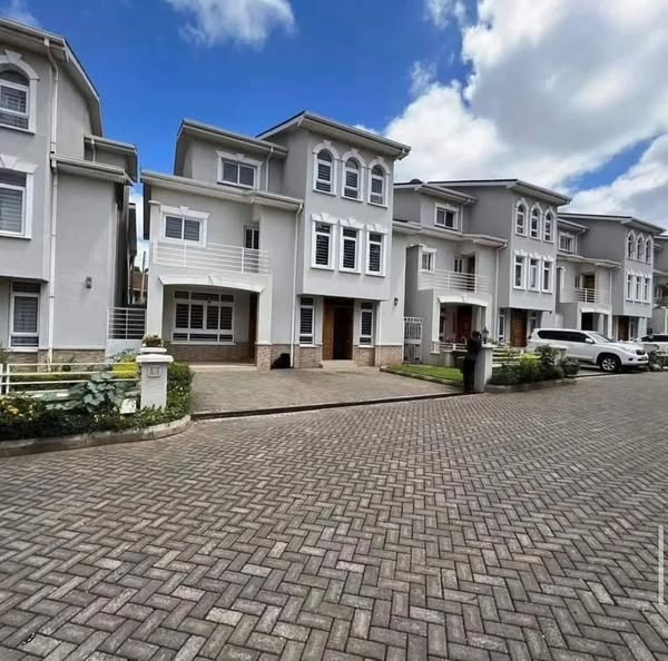 5 Bedroom Townhouse For Sale in Lavington