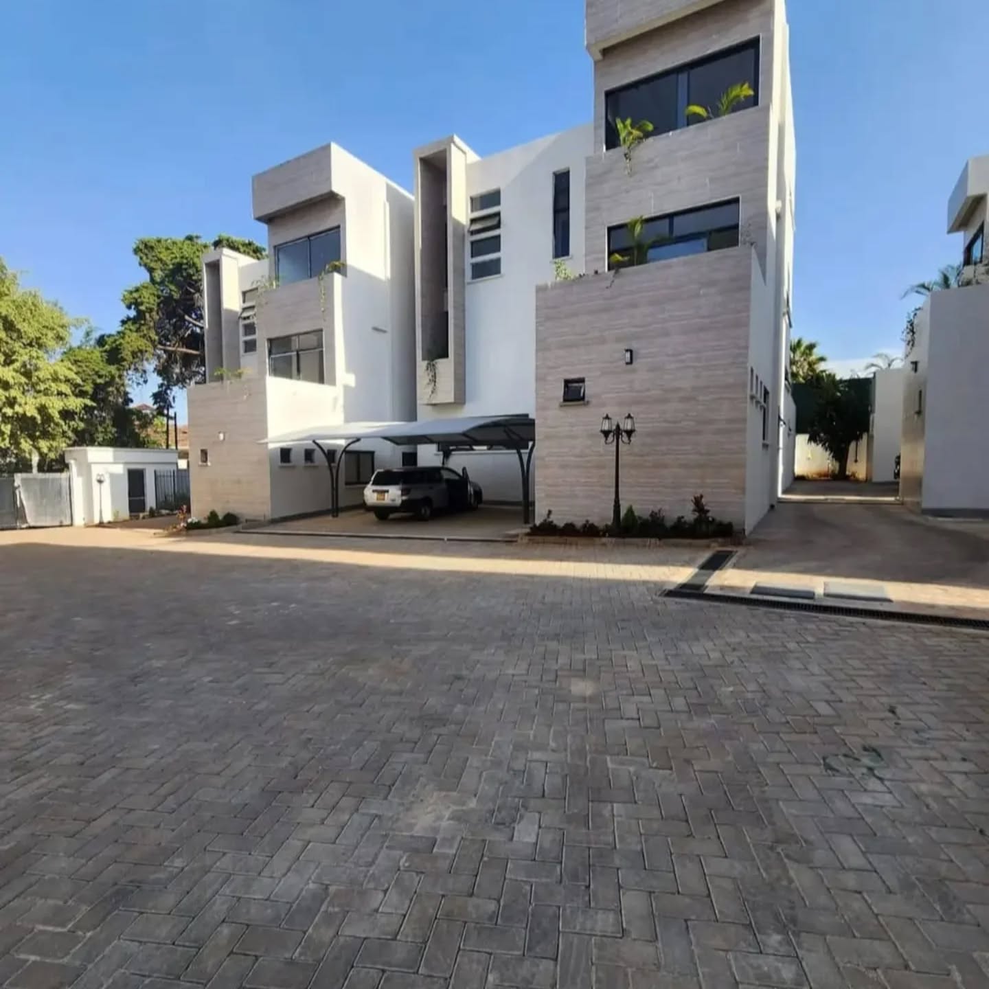 5-Bedroom Townhouse for Sale / Rent – Lavington