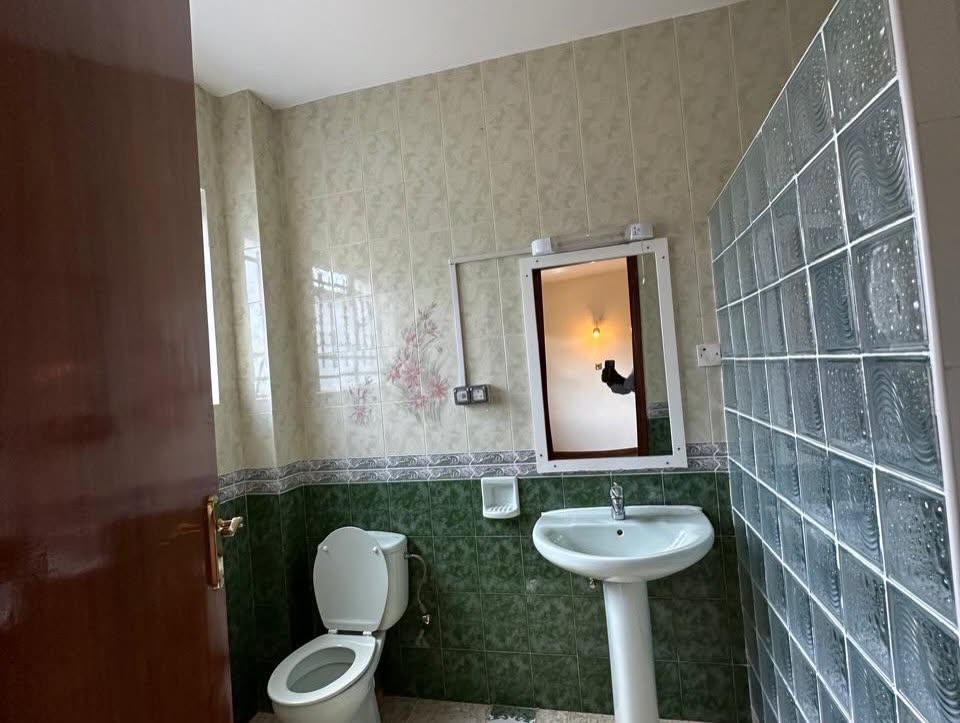 5 bedroom townhouse plus dsq for sale in Runda Image